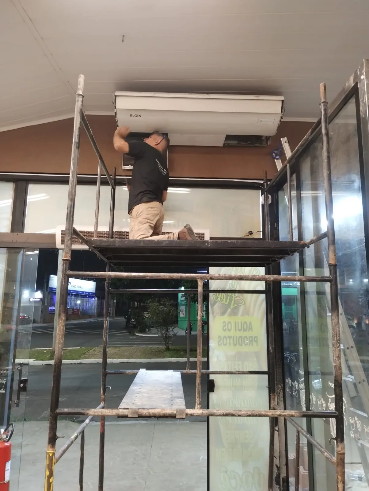 Instalação comercial de ar condicionado pela Sevem Climatização